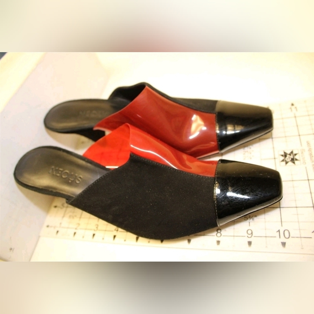 NEOUS GORGEOUS Italy Made Black Red Acetate Suede Mules Pumps Heels 38 8 - Picture 15 of 16
